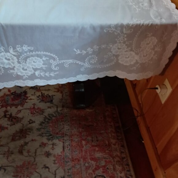 Large sheer white on white emboidered table cloth - Picture 3 of 4